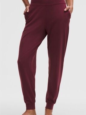 Lululemon align High-rise Jogger size 10 with 28” inseam Deep Wine
